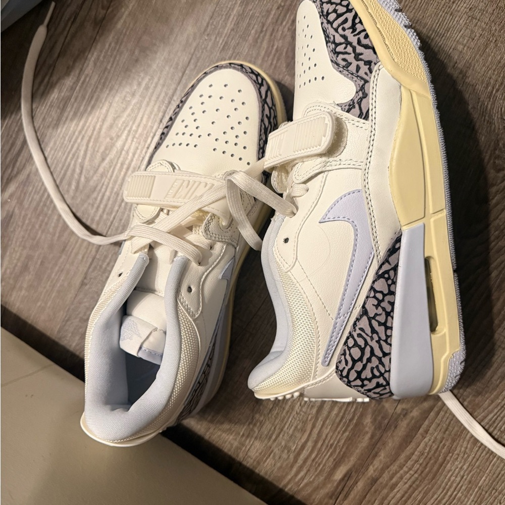 Nike Women's Sneakers in Cream and Black